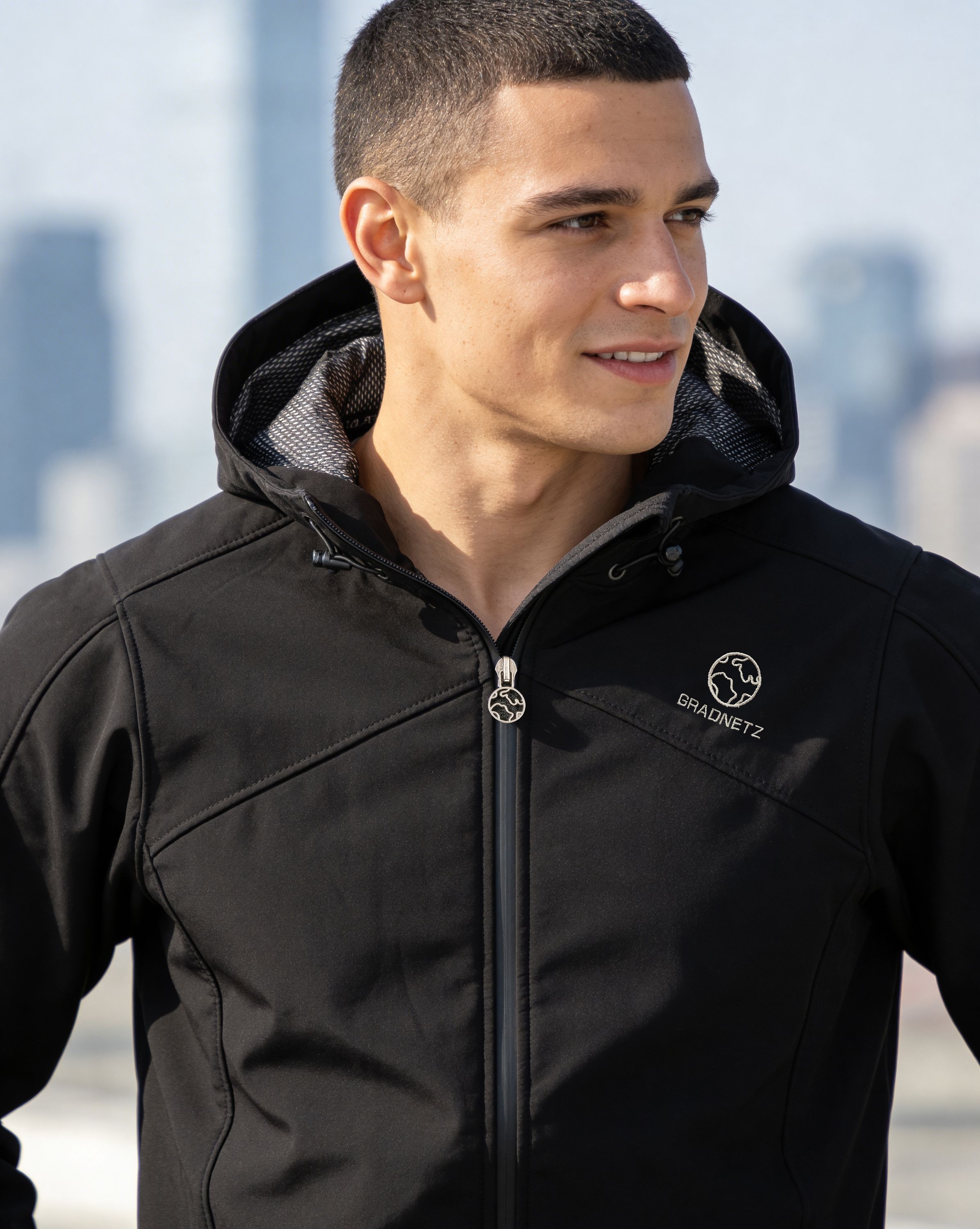 GRADNETZ atmungsaktive Outdoor Softshelljacke mit Kapuze schwarz